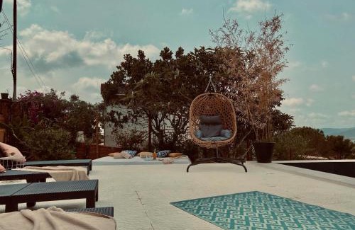La Bisbal del Penedés Villa | À 12, piscine, BBQ, calme et café face montagne
