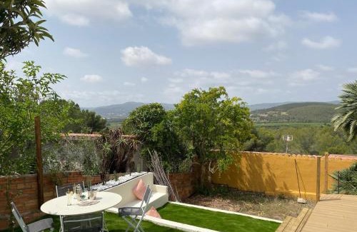 La Bisbal del Penedés Villa | À 12, piscine, BBQ, calme et café face montagne