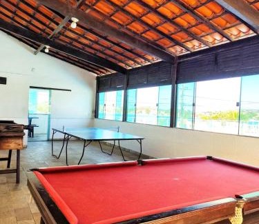 Sao Pedro da Aldeia Apartamento | À 20min da PRAIA do Forte - TOP 1 QUARTO com ESTACIONAMENTO em Condomínio com VISTA INCRIVEL - PORTARIA 24h, PISCINA, Sauna e Parquinho Infantil - Apartamento com Ar condicionado, Smart TV, Wi-Fi, Cozinha Completa, apenaaldeia
