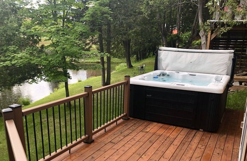 Orford Chalet De Esquí | À 3 Minutes du Parc du Mont Orford et des Sentiers - Spa - Foyer