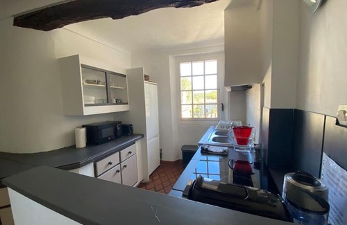 Correns Casa | à côté du château, calme et lumineuse, au centre