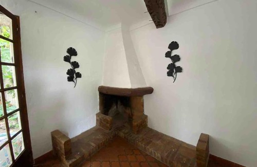 Correns Casa | à côté du château, calme et lumineuse, au centre