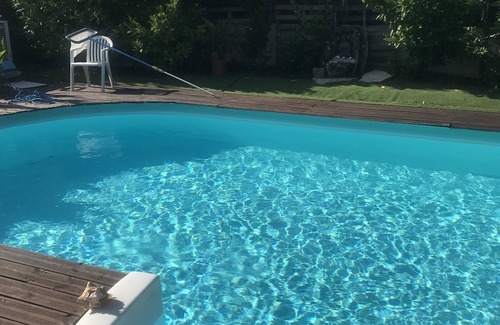 Saint-Medard-en-Jalles Casa | À Proximité de Bordeaux, Confort, Piscine Chauffée et Climatisation