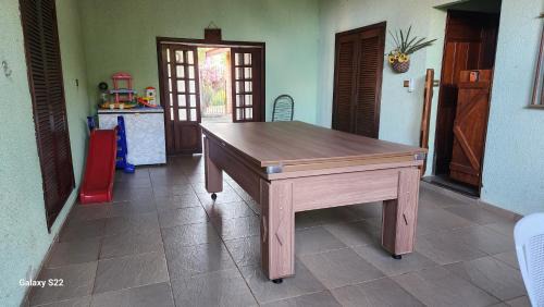 Salto Casa | Área de Lazer com quartos e cozinha aberta na Chácara Refrigerio