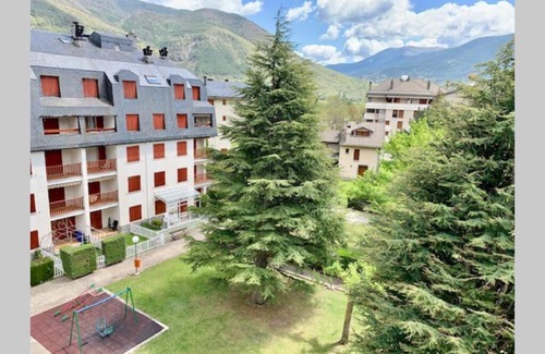 Biescas Apartamento | Ático en Biescas con piscina, chimenea y garaje