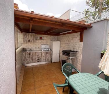 Sardina Apartamento | ÁTICO "TURQUESA BEACH" CON PISCINA, TERRAZA y BARBACOA