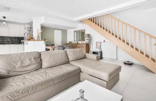 Sceaux Casa | Élégante Maison en Duplex à Deux pas de Paris
