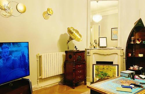 Champs-Elysees Apartamento | Élysées Charm