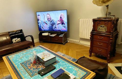 Champs-Elysees Apartamento | Élysées Charm