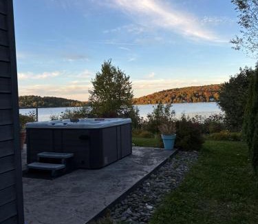 Coaticook Cama Y Desayuno | Étoile du Lac Lyster - Spa & Vue sur le Lac