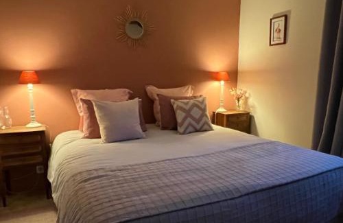 Jouy-le-Potier Casa | Évasion en Sologne : Gîte PMR, Billard, Tennis & Nature Proche Châteaux de la Loire - FR-1-590-420