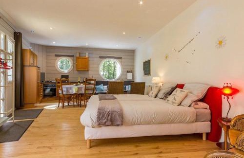 Plesse Casa | Évasion Marine : Studio avec Jardin Privé, Terrasse et Accès Direct au Canal de Nantes à Brest - FR-1-306-835
