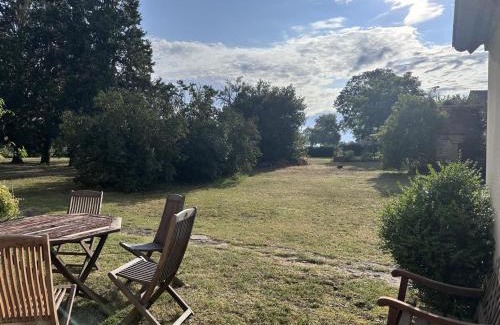 Toulon-sur-Allier Casa | Évasion Naturelle près de Moulins : Gîte Confortable avec Jardin et Poêle à Bois - FR-1-489-463