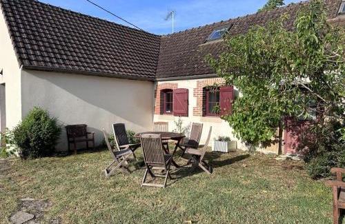 Toulon-sur-Allier Casa | Évasion Naturelle près de Moulins : Gîte Confortable avec Jardin et Poêle à Bois - FR-1-489-463