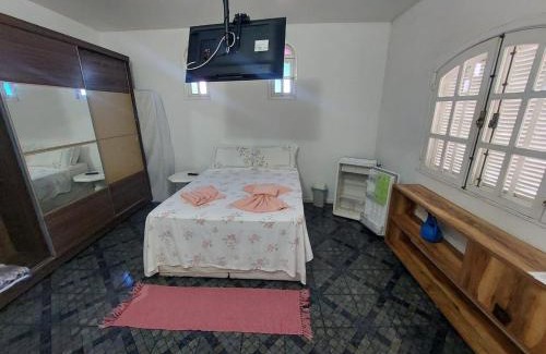 Taio Casa | Ótima Suíte próximo a Praia dos Anjos
