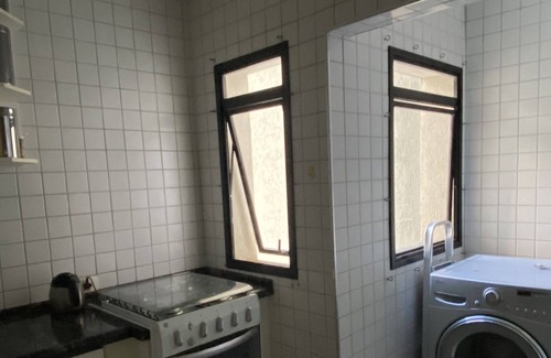 Vila Julia Apartamento | Ótimo Apartamento Começo da Enseada ao Lado do Mercado Pão de Açúcar,