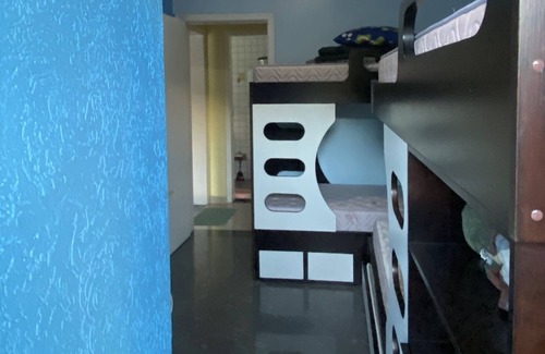 Vila Julia Apartamento | Ótimo Apartamento Começo da Enseada ao Lado do Mercado Pão de Açúcar,