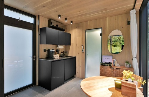 Coldspring Casa | ÖÖD Texas Mirror House (Houston)