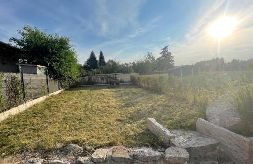 Zernovka Apartamento | Útulný podkrovní ateliér se zahradou