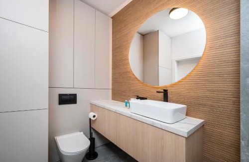 Lodz Apartamento | Świętojańska Harmony Apartment by BookingHost