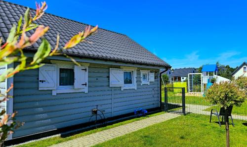 Postomino Casa | Święty Spokój Rusinowo- domki nad morzem z własnymi ogródkami