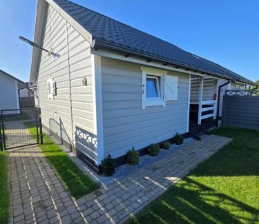 Postomino Casa | Święty Spokój Rusinowo- domki nad morzem z własnymi ogródkami