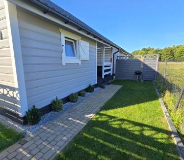 Postomino Casa | Święty Spokój Rusinowo- domki nad morzem z własnymi ogródkami