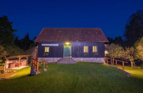 Brod Moravice Casa | Šajnska Hiža, autentična goranska kuća u prirodi