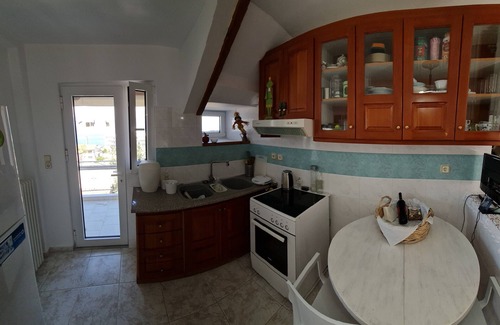 Kamena Vourla Apartamento | Ανακαινισμένο loft,2ου ορόφου,θέα στη θάλασσα και το βουνό,150μ από την θάλασσα.