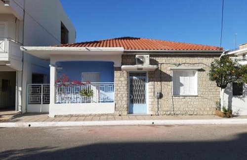 Mesolongi Casa | ΑΝΑΚΑΙΝΙΣΜΕΝΗ ΜΟΝΟΚΑΤΟΙΚΙΑ στο κέντρο της πόλης με κήπο
