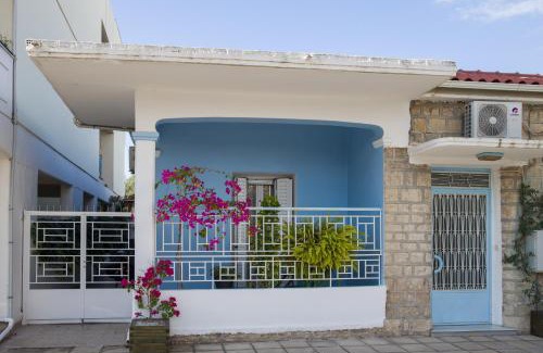 Mesolongi Casa | ΑΝΑΚΑΙΝΙΣΜΕΝΗ ΜΟΝΟΚΑΤΟΙΚΙΑ στο κέντρο της πόλης με κήπο