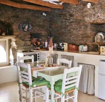 Andros Town Apartamento | Παραδοσιακός πέτρινος ξενώνας σε φάρμα