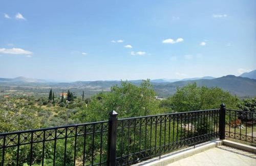 Mikani Apartamento | Παραδοσιακό ισόγειο διαμέρισμα με τζάκι κοντά στην Αράχωβα