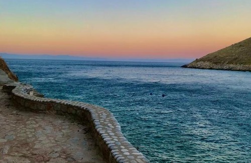 East Mani Casa | Παραλία «Αμπελο» Διαμέρισμα πάνω στη θάλασσα