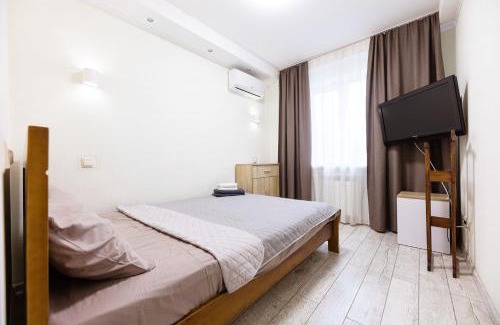 Dniprovs'kyi District Apartamento | Апартаменти Дарницька площа