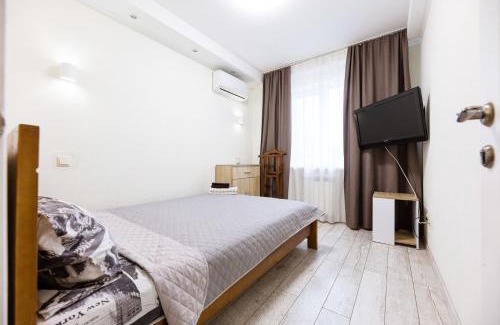 Dniprovs'kyi District Apartamento | Апартаменти Дарницька площа