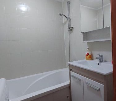 Aktobe Apartamento | Апартаменты 11 мкрн-3
