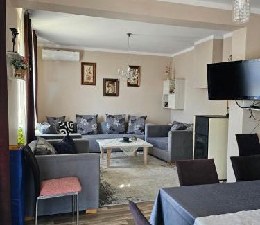 Elena Casa | Бадевски рай-къща Вяра