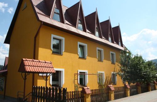 Slavske Hotel | База відпочинку "Тростян"