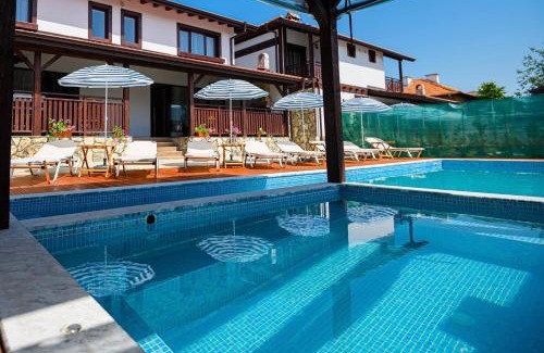 Razlog Casa | БЕЛИТЕ КЪЩИ
