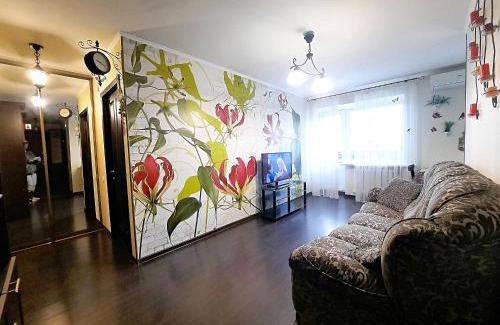 Sukhinovka Apartamento | Ботанік це 3 кімнатна квартира подобово у центрі Полтави Мережа Alex Apartments Безконтактне заселення 24-7 Документи для відряджень