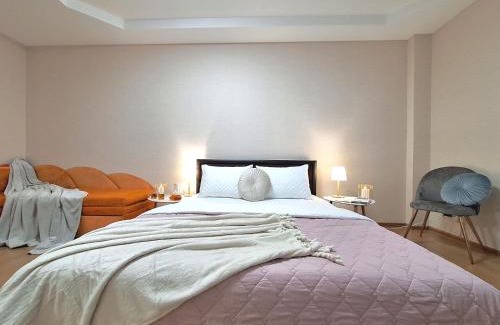 Sukhinovka Apartamento | Велике ліжечко на Садовому. Мережа Alex Apartments. Цілодобове безконтактне заселення