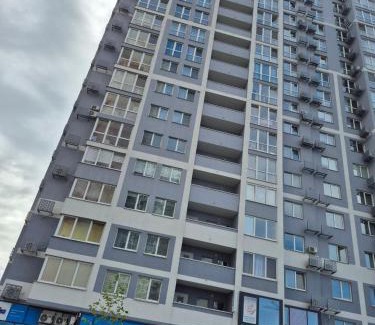 Pozniaky Apartamento | Видові апартаменти MYFREEDOM поруч із метро Харківська