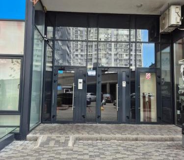 Pozniaky Apartamento | Видові апартаменти MYFREEDOM поруч із метро Харківська