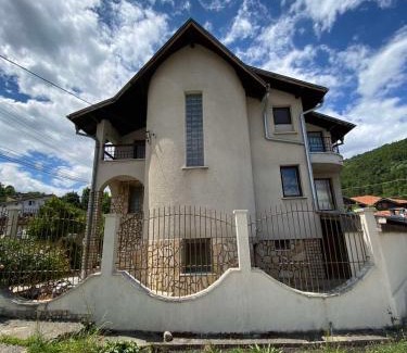 Raduil Casa | Вила Виктория