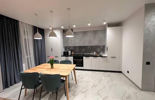 Lviv Apartamento | ВІП стилізовані у Львові з просторою вітальнею, на вулиці Під Голоском 15 Б
