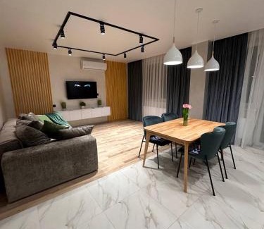 Lviv Apartamento | ВІП стилізовані у Львові з просторою вітальнею, на вулиці Під Голоском 15 Б