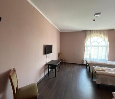 Veliki Bereznyi Hotel | Готель Яр