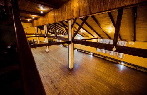 Polyanytsya Hotel | Гуцульська світлиця