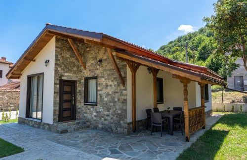 Beli Osum Villa | Двете къщи с Бели осъм